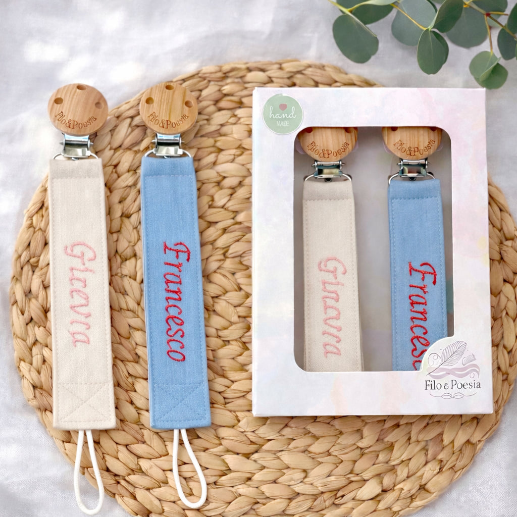 Filo&Poesia™ Catenella portaciuccio con Nome ricamato (set 2 Pezzi)