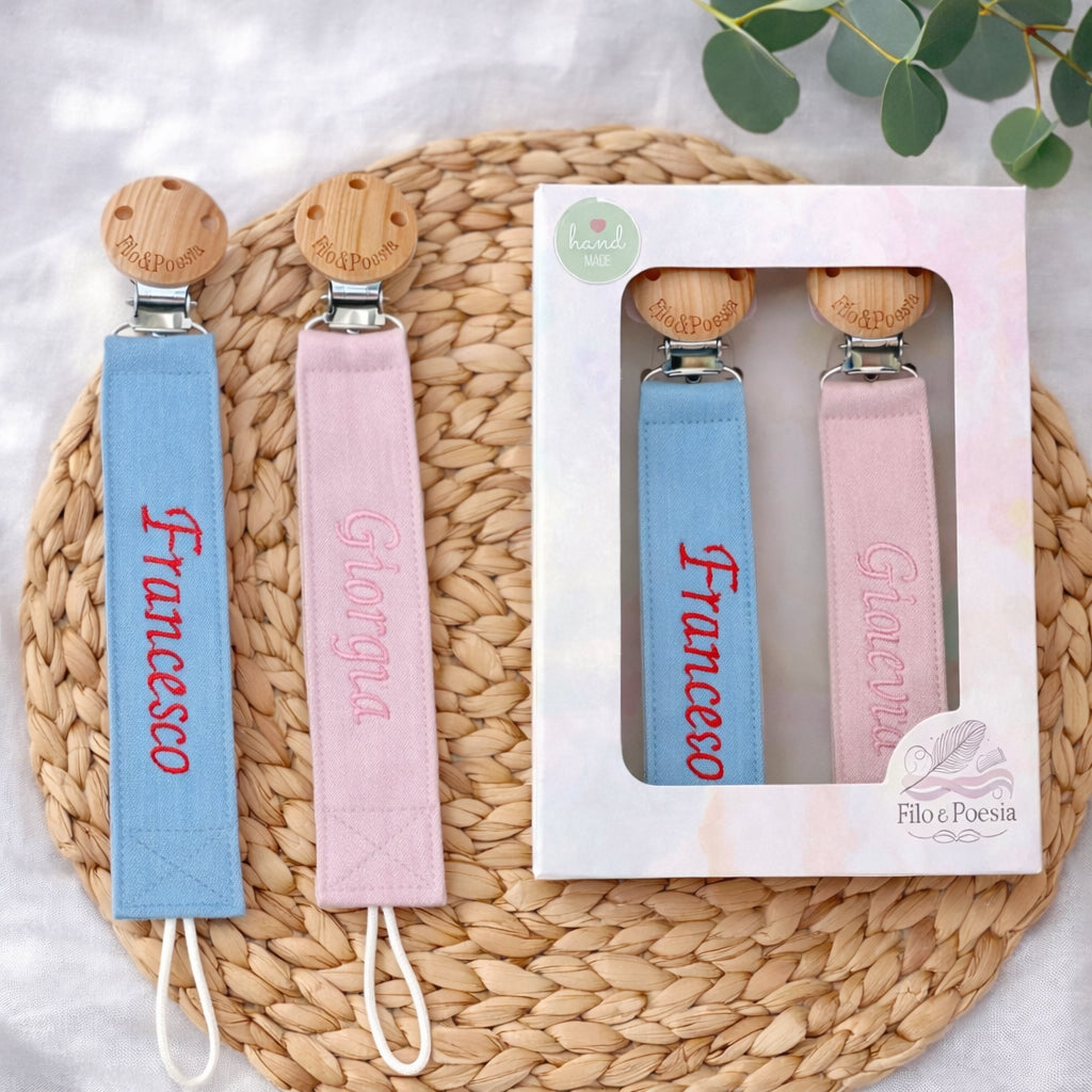 Filo&Poesia™ Catenella portaciuccio con Nome ricamato (set 2 Pezzi)