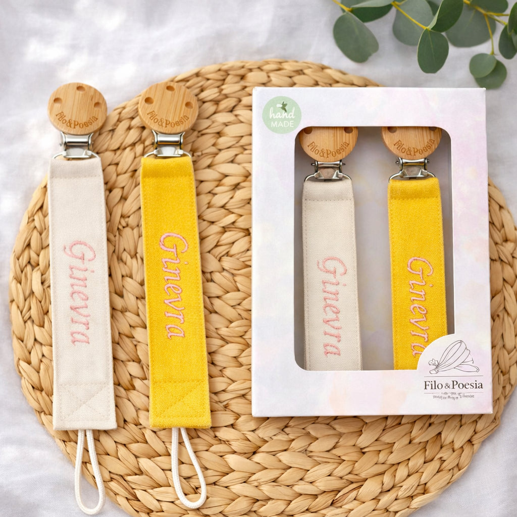 Filo&Poesia™ Catenella portaciuccio con Nome ricamato (set 2 Pezzi)