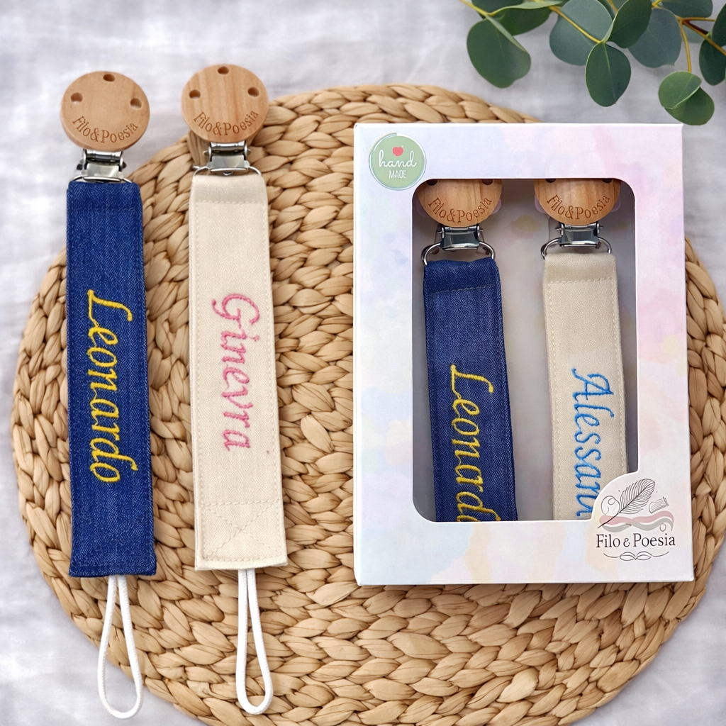 Filo&Poesia™ Catenella portaciuccio con Nome ricamato (set 2 Pezzi)