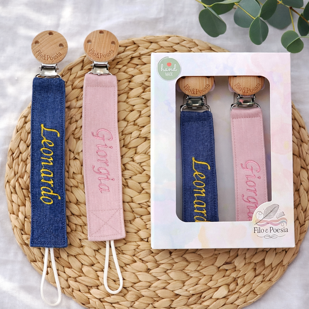 Filo&Poesia™ Catenella portaciuccio con Nome ricamato (set 2 Pezzi)